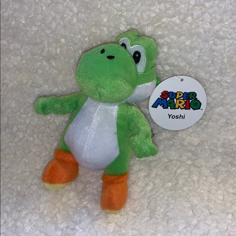 It’s Your Very Own Yoshi Zippered Keychain! 🍄